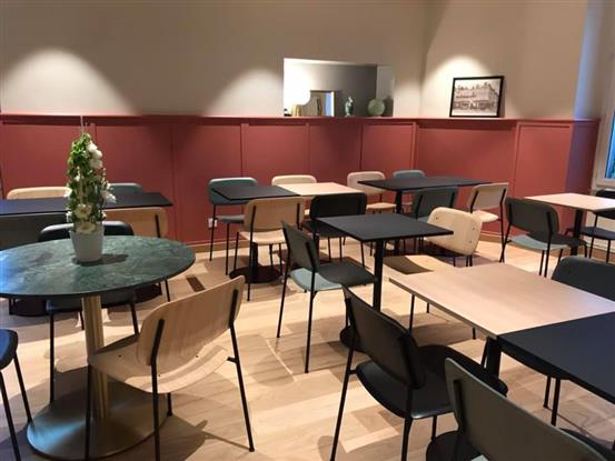Desayuno buffet en el Grand Hotel de la Gare de Angers - Le Grand Hôtel de la Gare 3 estrellas