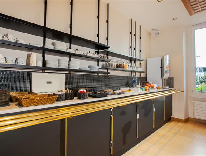 Desayuno buffet en el Grand Hotel de la Gare de Angers - Le Grand Hôtel de la Gare 3 estrellas
