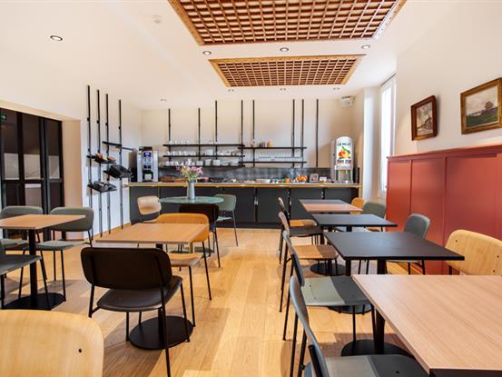 Desayuno buffet en el Grand Hotel de la Gare de Angers - Le Grand Hôtel de la Gare 3 estrellas