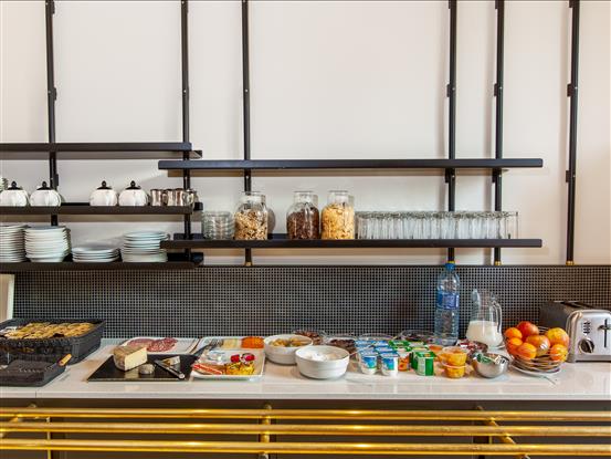 Desayuno buffet en el Grand Hotel de la Gare de Angers - Le Grand Hôtel de la Gare 3 estrellas