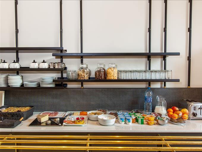 Desayuno buffet en el Grand Hotel de la Gare de Angers - Le Grand Hôtel de la Gare 3 estrellas